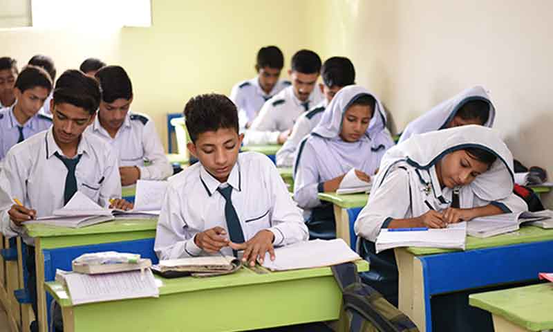 وفاقی حکومت کا بڑا اقدام: مقبوضہ کشمیر کے طلباء کے لیے 1600 سکالرشپس کا اعلان