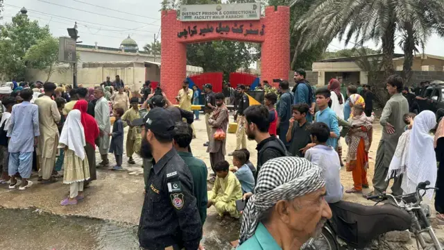 ملیر جیل سے قیدیوں کا فرار، آئی جی جیل خانہ جات کو فوری طور عہدے سے ہٹا دیا گیا