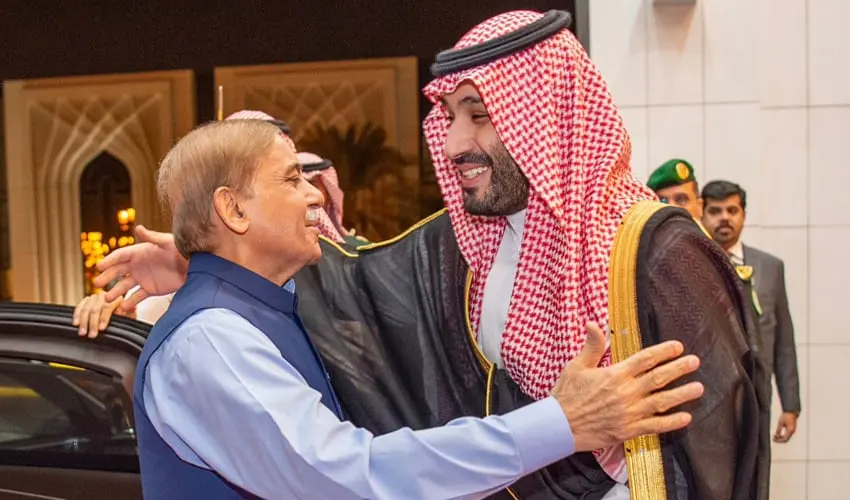 وزیراعظم شہباز شریف کا عید الاضحیٰ پر سعودی عرب کے دورہ  پر پہنچ گئے، ولی عہد محمد بن سلمان سے ملاقات ہوگی